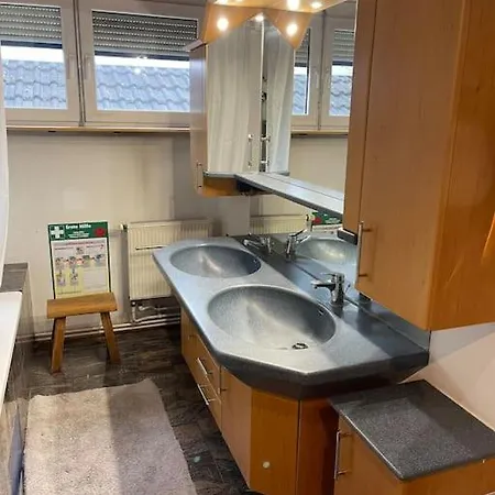 Haus Mit Aussicht S3-bahn, B14-strasse, Wlan Schwaikheim