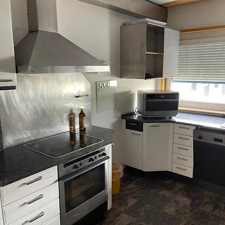 Haus Mit Aussicht S3-bahn, B14-strasse, Wlan